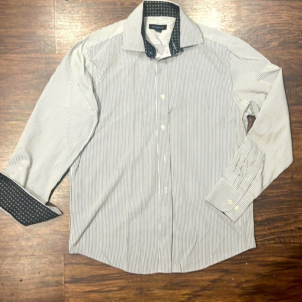 Ziggurat Grey and White Long Sleeved Button Down Collared Shirt.  Size Medium